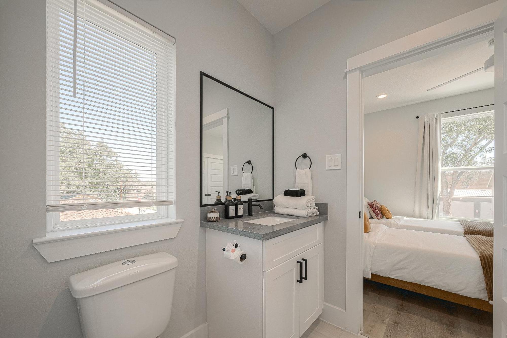 Modern Home Near Downtown With Fast Wifi, Bbq, Games & Ev Equipped! Houston Zewnętrze zdjęcie